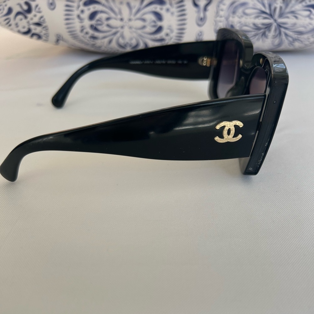 Chanel | Women’s Black Sunglasses  – Excellent Condition - Picture 6 of 11